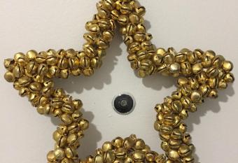 1 Chambre, 1 P tit d  j , 1 Sourire allows 18 year olds to book a room