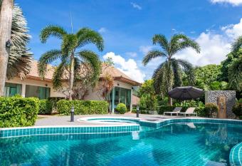 Phuket Boutique Pool Villa-81 has Balcony rooms