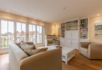 Adorable penthouse located in the center of Knokke has Balcony rooms