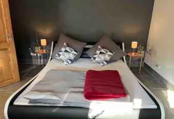 Stilvolles Zimmer auf der Schw  bischen Alb has Balcony rooms