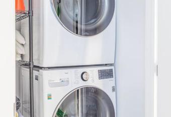 Spa - Striking Views - Container pool - Fire pit has rooms with a private hot tub