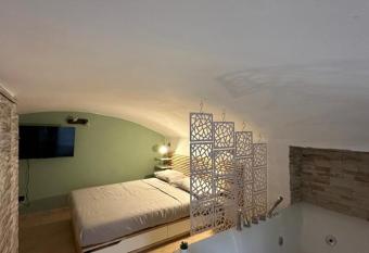 [Verdesera] Idromassaggio, Netflix, Wifi a Porta Susa has rooms with a private hot tub