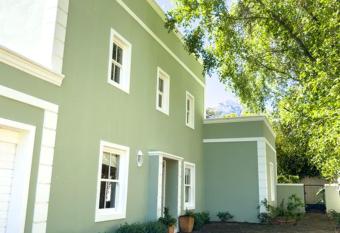 The hidden Retreat on Haumann has Balcony rooms