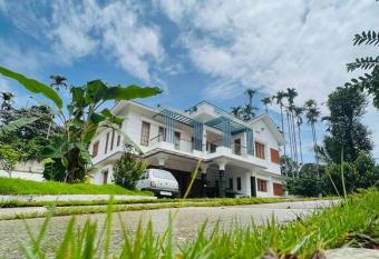 Koru Homestay has Balcony rooms