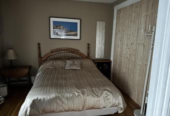 L'Oasis Des Nomades allows 18 year olds to book a room