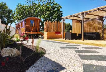 Logis Le Nid du Pont de Gau has Balcony rooms