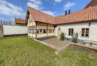 Begijnhof 4 allows 18 year olds to book a room