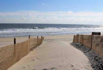 Fenwick Island - Unwind/Work Min To Golf & Beaches allows 18 year olds to book a room