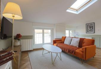 L Haussmannien allows 18 year olds to book a room