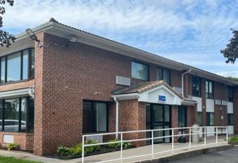 Studio 6 Suites East Syracuse Ny Airport allows 18 year olds to book a room