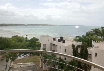 Jancy Properties has rooms with a private hot tub