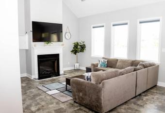 Perfect Private Getaway By Ecu has Balcony rooms