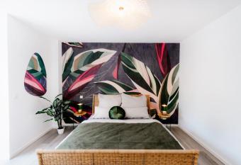 Gr  ne Wohnoase - stilvoll - Balkonidylle - Zentrum allows 18 year olds to book a room