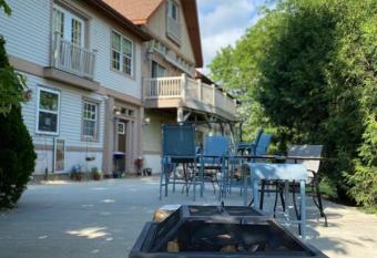 Beautiful and peaceful Apartment that sleeps 6 located in the Chateau has Balcony rooms