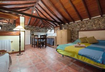 Erit  a has Balcony rooms