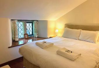 Orchardleigh Estate has rooms with a private hot tub