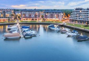 Condo-Apart Nordelta Wyndham- loft allows 18 year olds to book a room