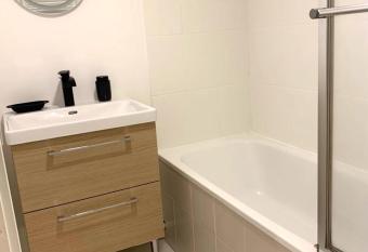 Disneyland 10 mn/ Paris 40 mn has Balcony rooms