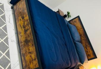 Classy room near jfk has Balcony rooms