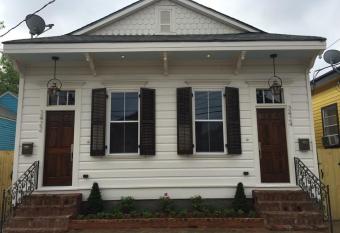 Historic Uptown New Orleans Gem Near French Quarter and Downtown allows 18 year olds to book a room