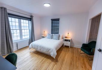 Auberge Nouvelle-France has Balcony rooms