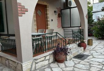 TheOldHouse SeaView has Balcony rooms