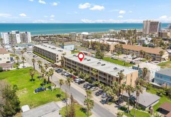 Lovely 2 Bed 2 Bath 2nd Floor Condo By Beach has Balcony rooms