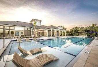 Luxury Getaway Close to Mayo Clinic w/ Pool allows 18 year olds to book a room