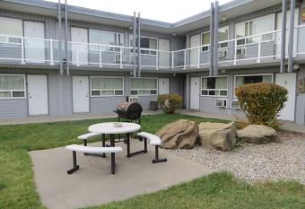 Travellers Inn has Balcony rooms