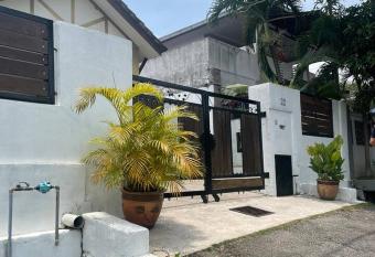 The Putra Edge Homestay 5 Min to Putrajaya Territory has Balcony rooms