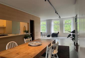 City centre Loft on the historic Canal has Balcony rooms