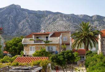 Apartments Kaktus Orebic allows 18 year olds to book a room