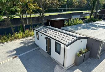 Tinyhouse/Chalet in K  ln City vollm  bliert/Klima has Balcony rooms