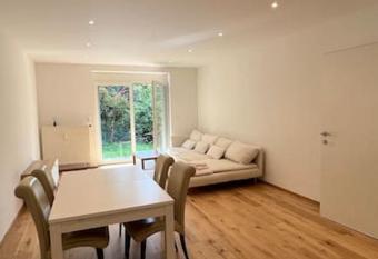 Gartenwohnung neben dem LKH has Balcony rooms