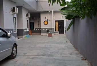 Fitri Guest House has Balcony rooms