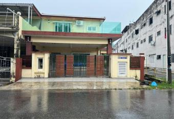 Sky Homestay Taiping has Balcony rooms