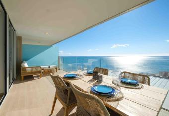 Stunning 2BR w/ panoramic sea view. allows 18 year olds to book a room