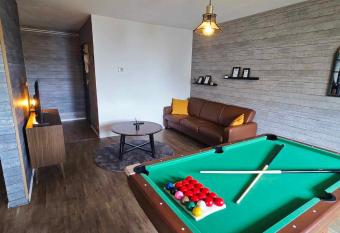 Chez Maxmandine has Balcony rooms