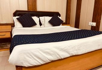 The 4 You Classic , Rishikesh has Smoking/Balcony rooms