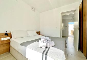 Amazing apt on the beach with terrace 05 allows 18 year olds to book a room