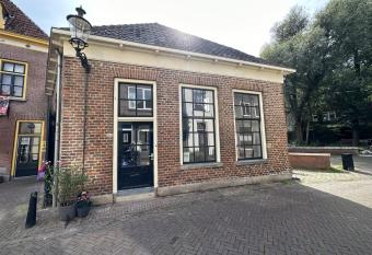 Luxe Loft in Historisch Pand in Walstraat Deventer allows 18 year olds to book a room