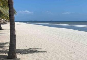 Surfer   s Sanctuary on uncrowded beach! allows 18 year olds to book a room