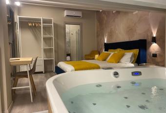 BBLoveBologna has Balcony rooms