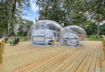 Unique Bubble has rooms with a private hot tub