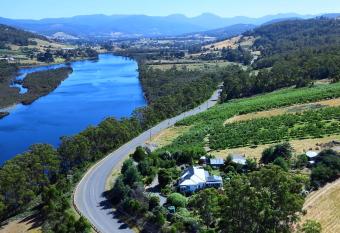 Hillside Bed and Breakfast has Balcony rooms