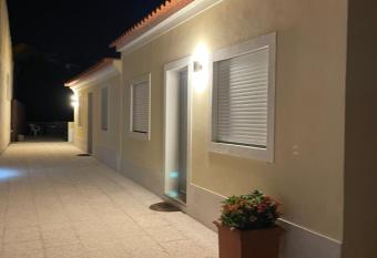 THE ORANGE TREE HOUSES - Frente by Live and Stay allows 18 year olds to book a room