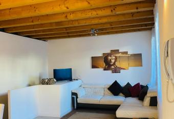 Central Luxury Garden guest house has Balcony rooms