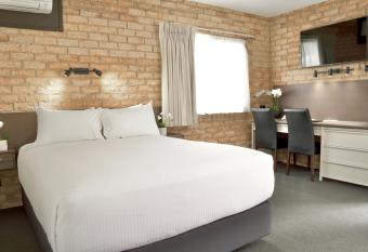Quality Hotel Robertson Gardens allows 18 year olds to book a room