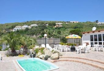 Hotel Villa Bernardina has Smoking rooms