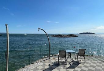                                                              allows 18 year olds to book a room